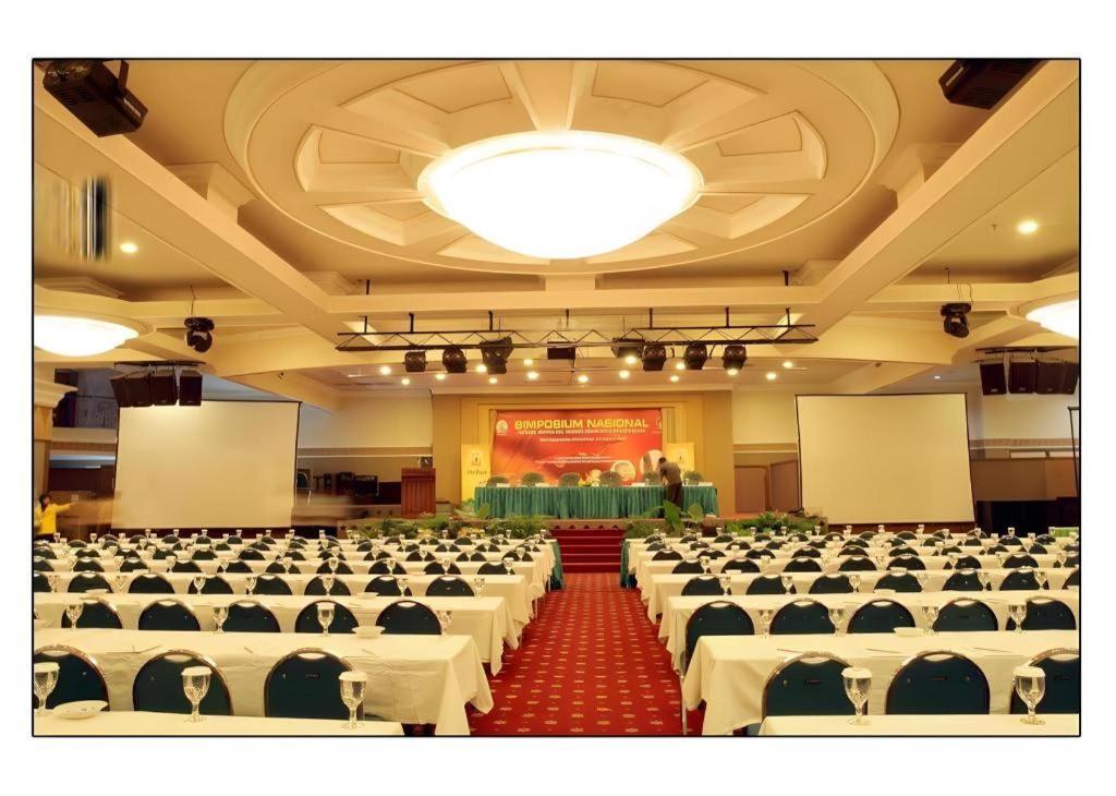 Hotel Banjarmasin International Exterior foto